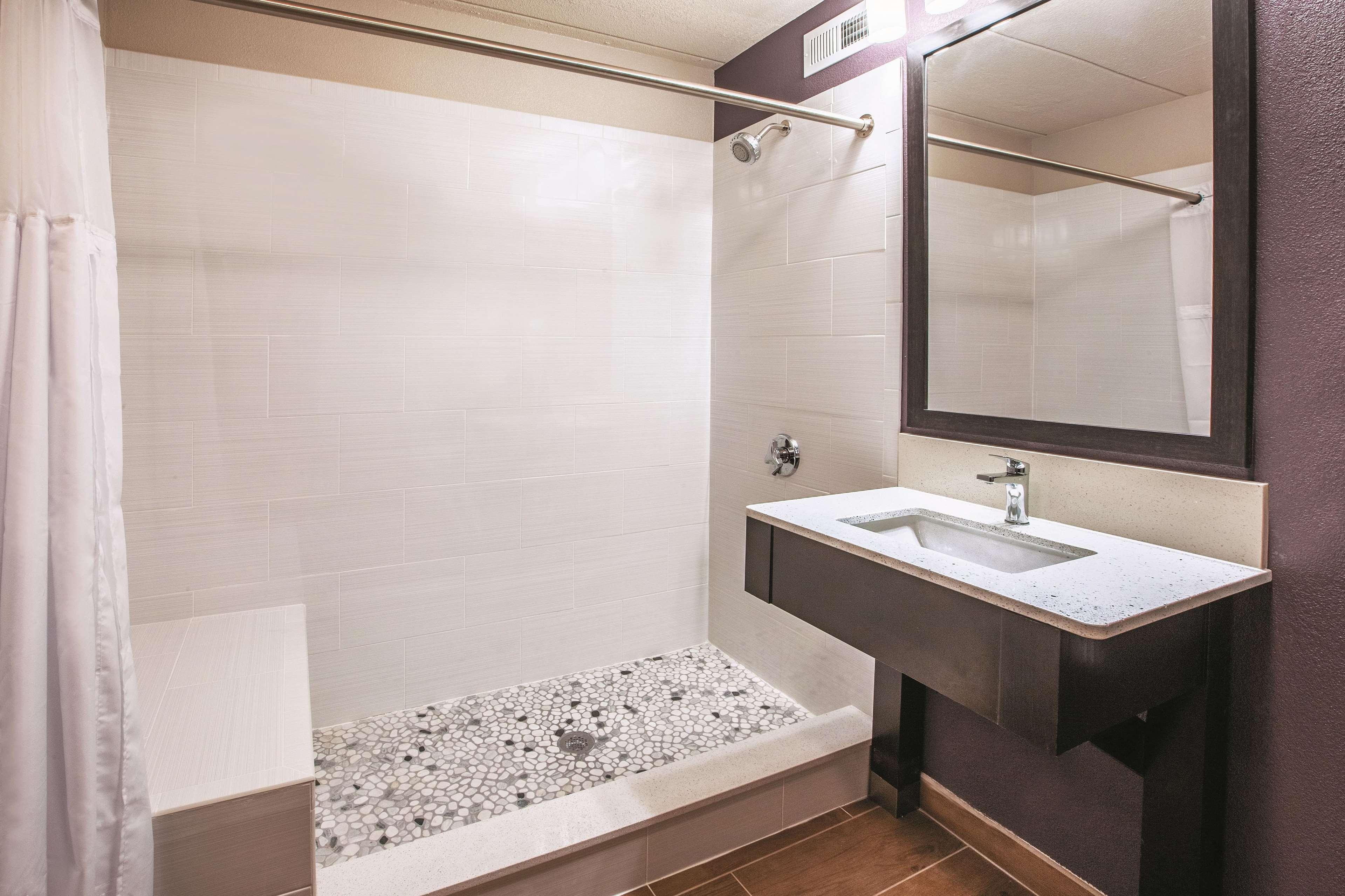 Hotel La Quinta By Wyndham Sturbridge Esterno foto