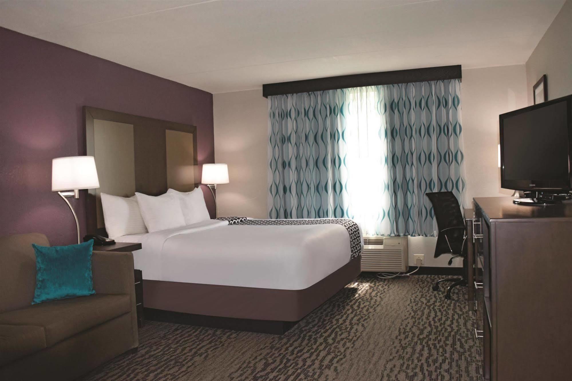 Hotel La Quinta By Wyndham Sturbridge Esterno foto
